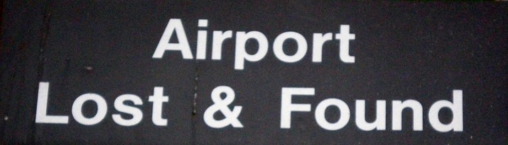 Lose and find. Lost and found Airport. Lost and found в аэропорту. Вывеска аэропорт Lost and found. Картинка Lost and found в аэропорту.