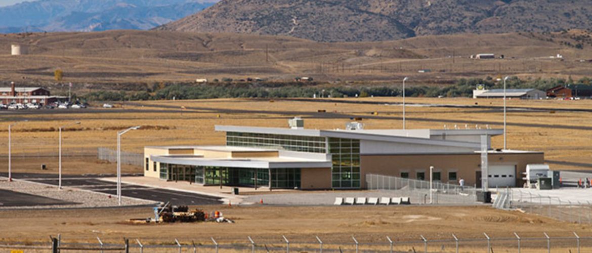Yellowstone Regional Airport in Cody USA Airlines Airports